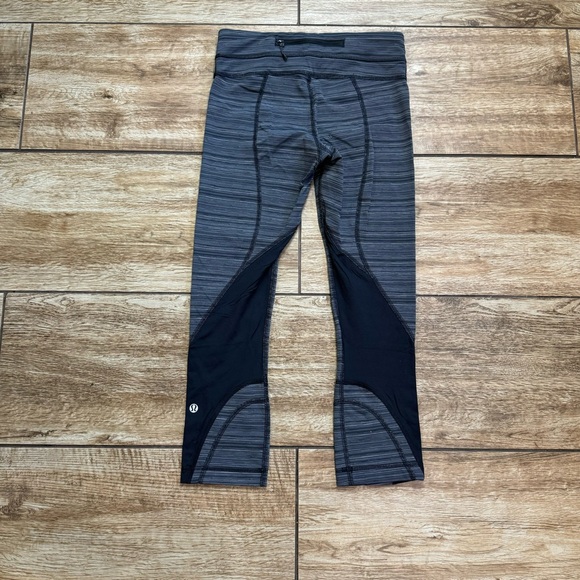 Lululemon Run Inspire Crop II Mesh Cyber Stripe Deep Coal Black Mesh Size 4 - Picture 4 of 15